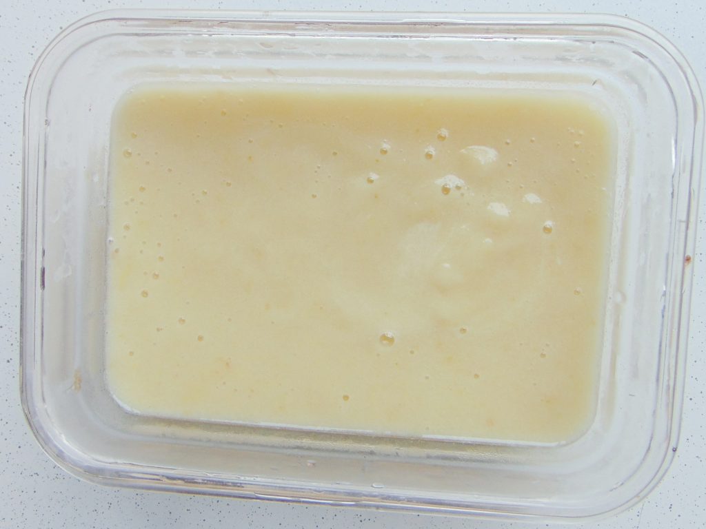 Pear and ginger gelatin in a glass rectangular container