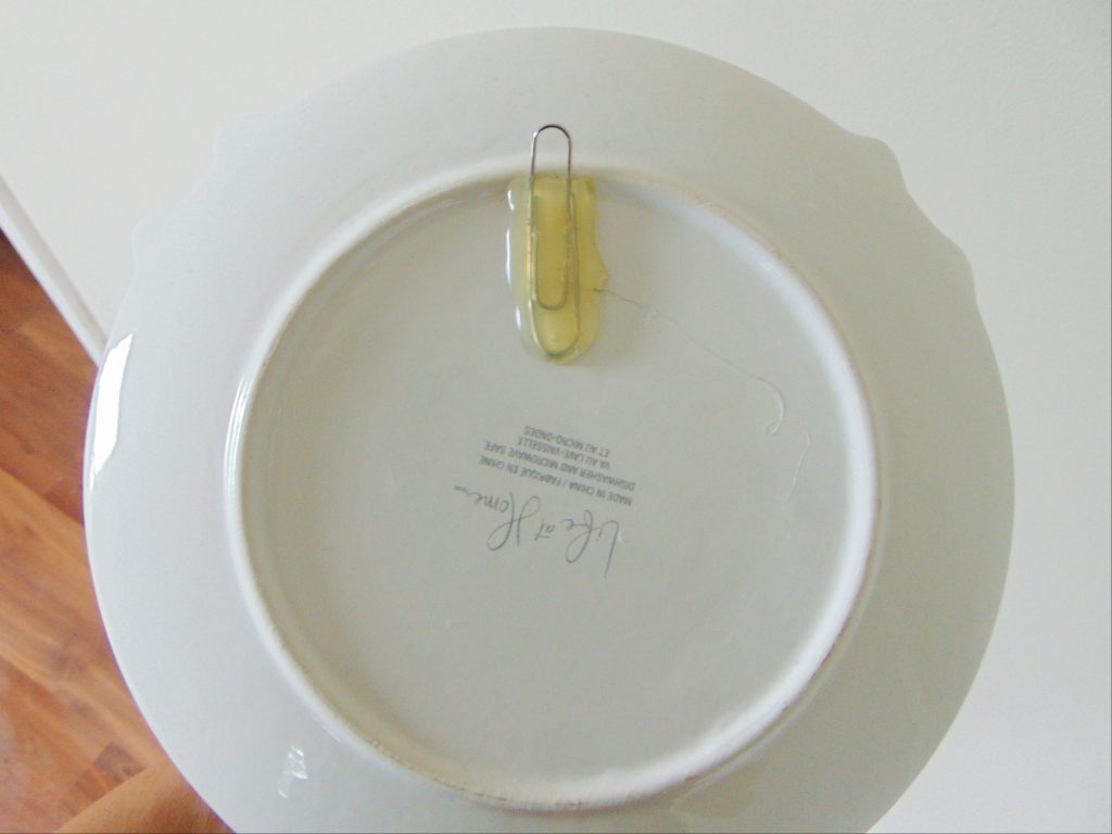 How to hang a plate on the wall using a paper clip